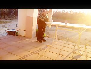 Se la folla el perro en la parcela